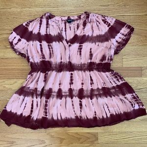Torrid Top Women’s Sz 1 (14/16) Tie Dye Burgundy Baby Doll Shirt Elastic Waist